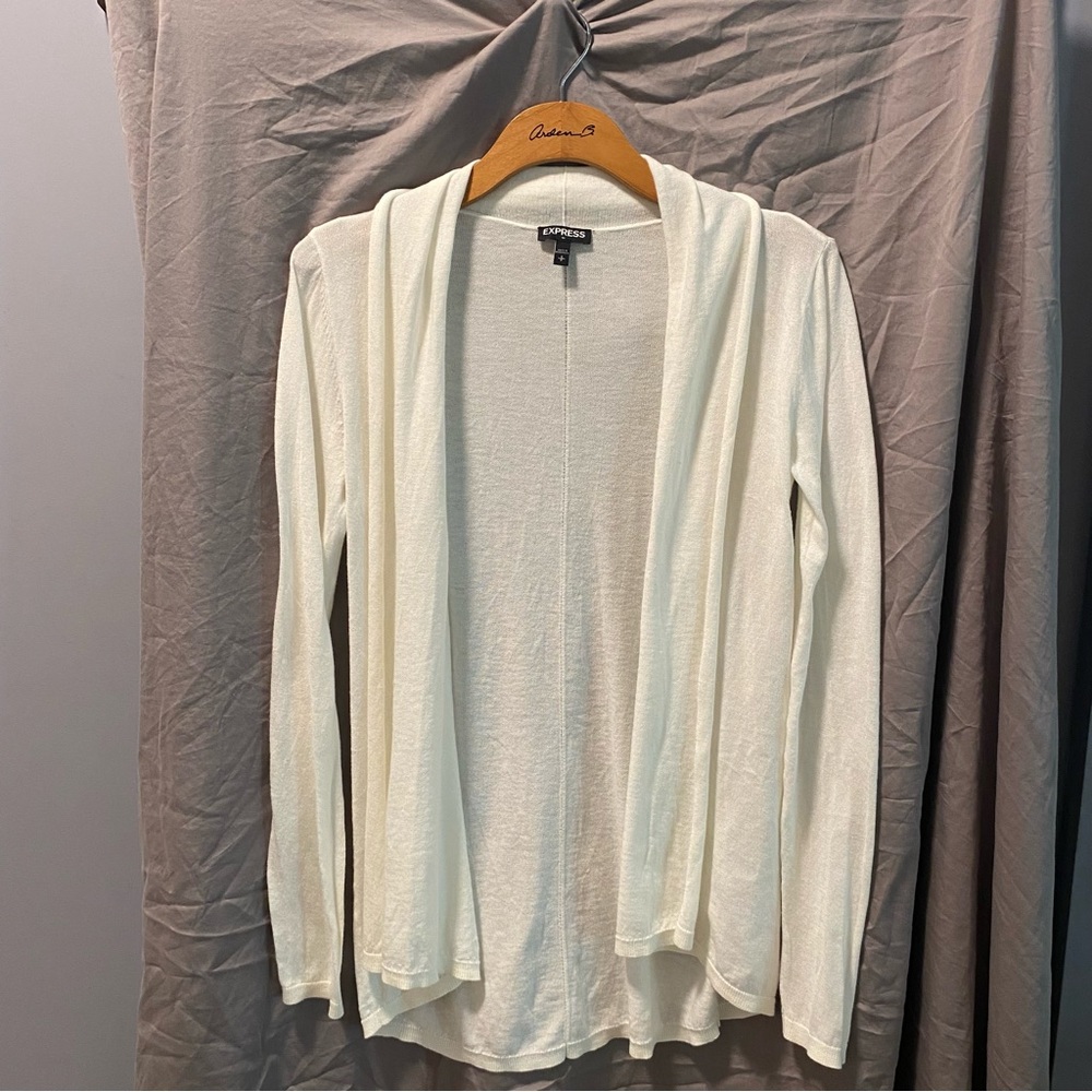 EXPRESS WHITE LONG SLEEVE LIGHT WEIGHT CARDIGAN SIZE SMALL